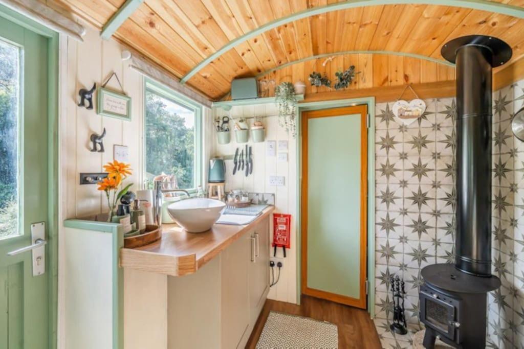 Spinney Retreats - 2 X Unique Shepherds Huts Dog Friendly Northampton Exterior foto