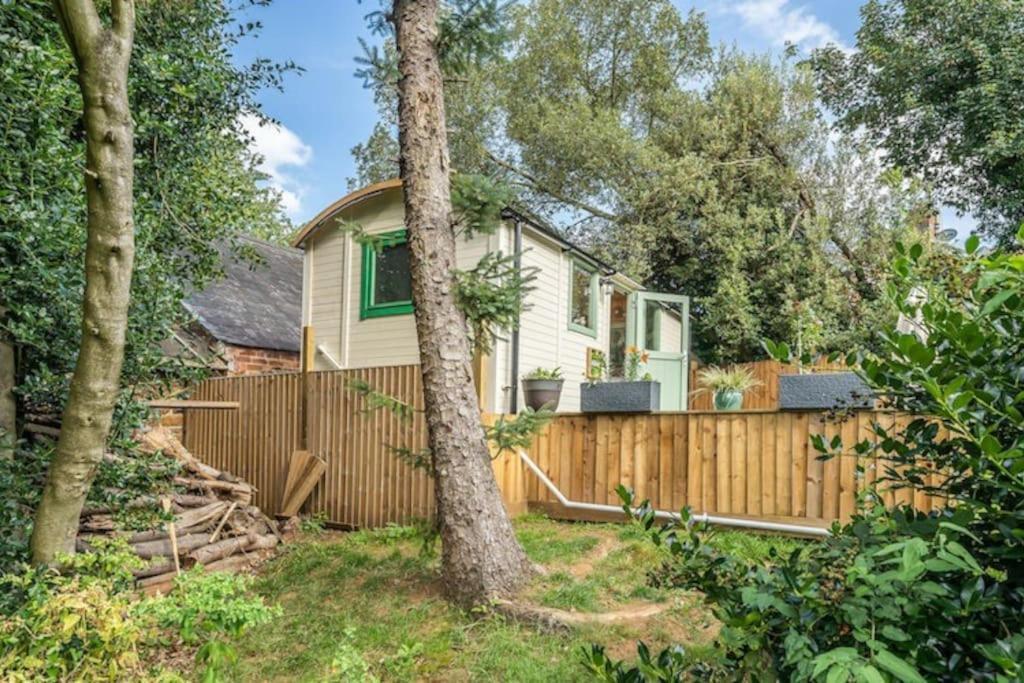 Spinney Retreats - 2 X Unique Shepherds Huts Dog Friendly Northampton Exterior foto